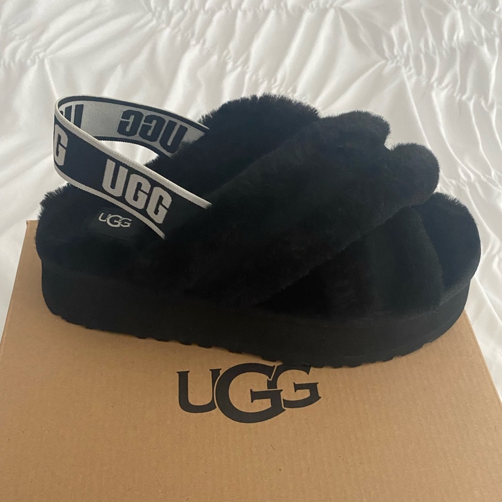 NWT UGG furry slippers